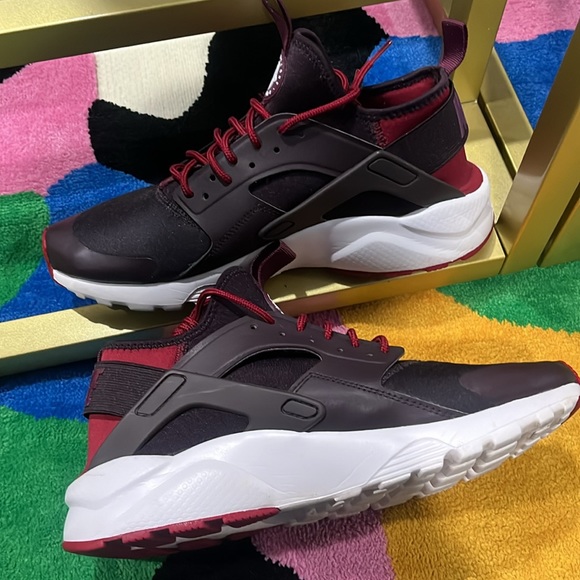 Gently used Nike shoes for men white and burgundy looks like new - Picture 3 of 7